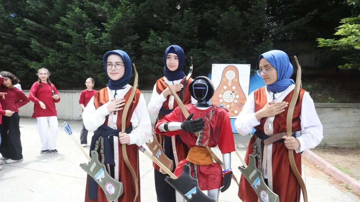 Türkiye'nin nüfusa kayıtlı robotu CANİKMAN Öğrencilerle Buluştu
