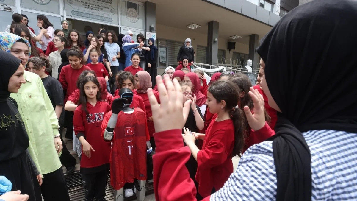Türkiye'nin nüfusa kayıtlı robotu CANİKMAN Öğrencilerle Buluştu
