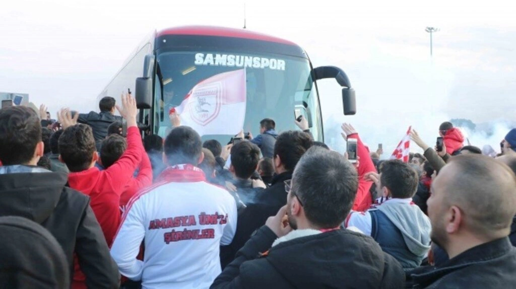 Taraftardan Samsunspor'a Coşkulu Karşılama