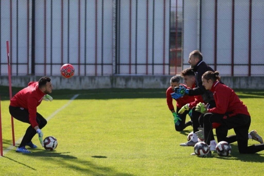 Yılport Samsunspor Antrenmanında Tatlı Sürpriz.