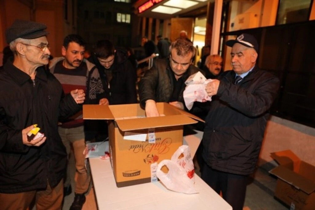 İlkadım Belediyesi Kandil Simidi Dağıttı - Samsun Haber