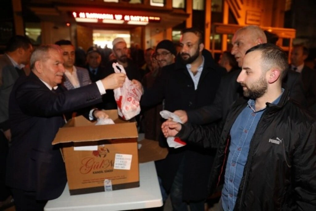 İlkadım Belediyesi Kandil Simidi Dağıttı - Samsun Haber