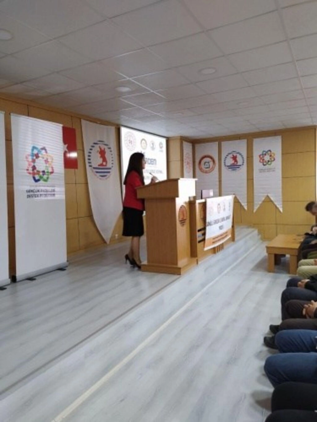 Gönüllü Gençler İle Sosyal Sorumluluk Projesi