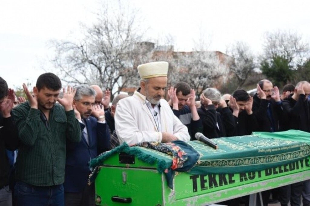 Ayşegül Köse dualarla son yolculuğuna uğurlandı