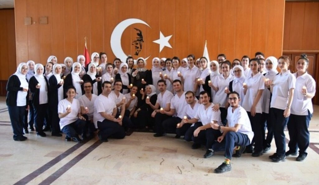 OMÜ Hemşirelik Bölümü Öğrencileri Üniformalarını Giydi
