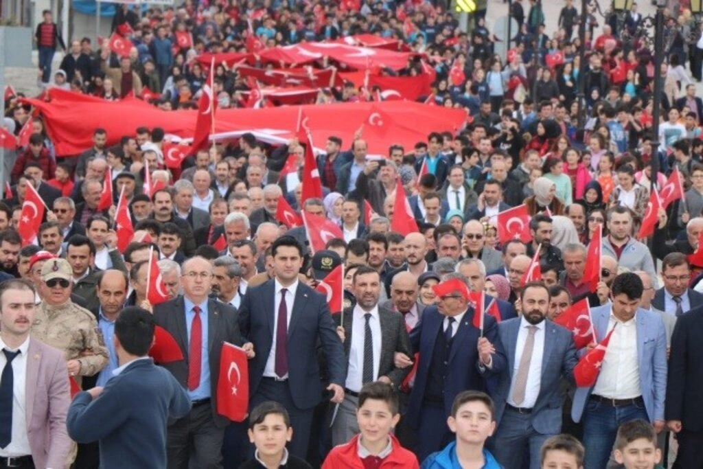 Kavak'ta Şehitlere Saygı Birlik ve Beraberlik Yürüyüşü Düzenlendi