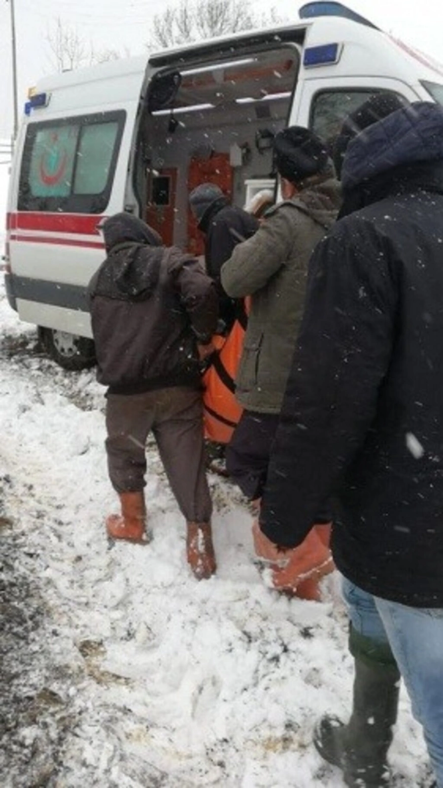 Tekkeköy Karışlar Mahallesi'ndeki hastaya sağlık ve belediye ekipleri ulaştı