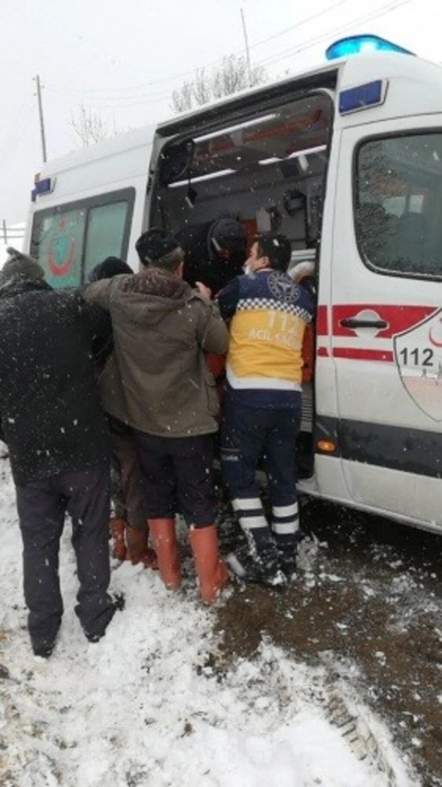 Tekkeköy Karışlar Mahallesi'ndeki hastaya sağlık ve belediye ekipleri ulaştı