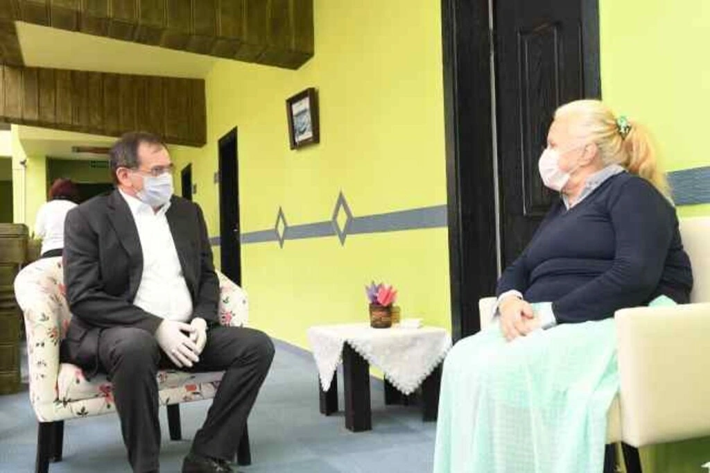 Başkan Mustafa Demir'den Huzurevi Yaşlı Bakım ve Rehabilitasyon Merkezi'ne ziyaret