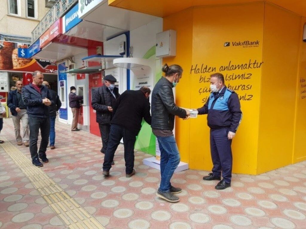 Bafra Belediyesinden Maske Dağıtımı