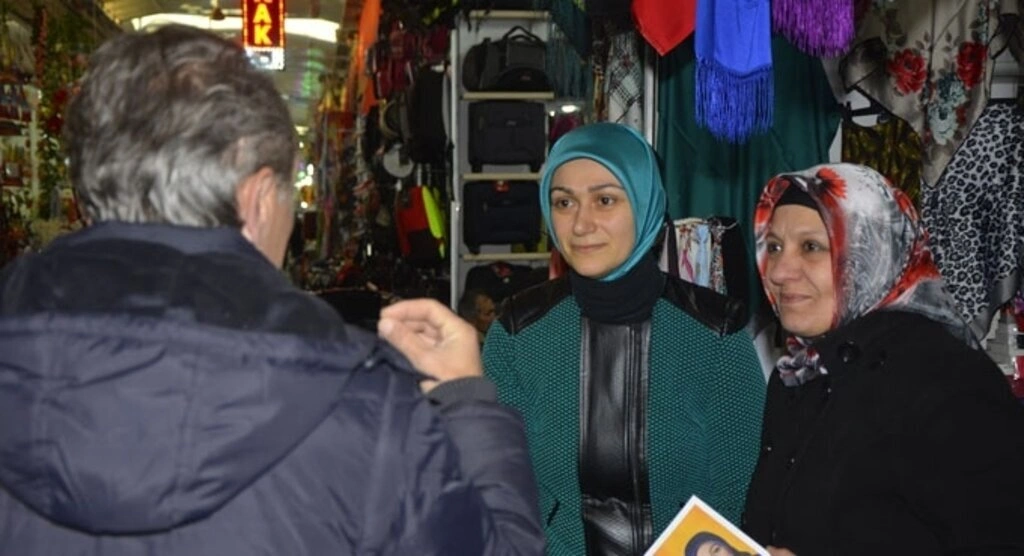 Elif Coşkun Bilgin'e esnaftan yoğun ilgi
