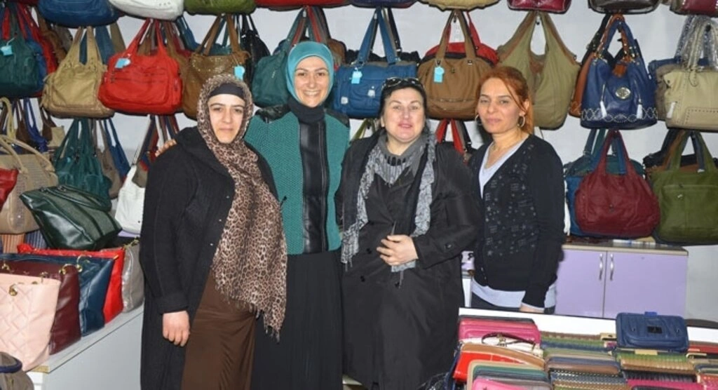 Elif Coşkun Bilgin'e esnaftan yoğun ilgi