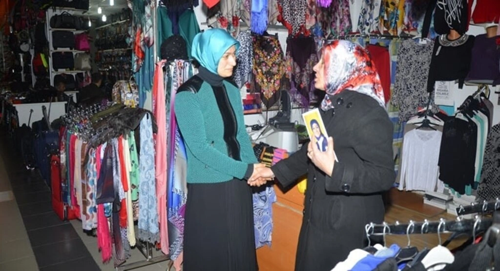 Elif Coşkun Bilgin'e esnaftan yoğun ilgi