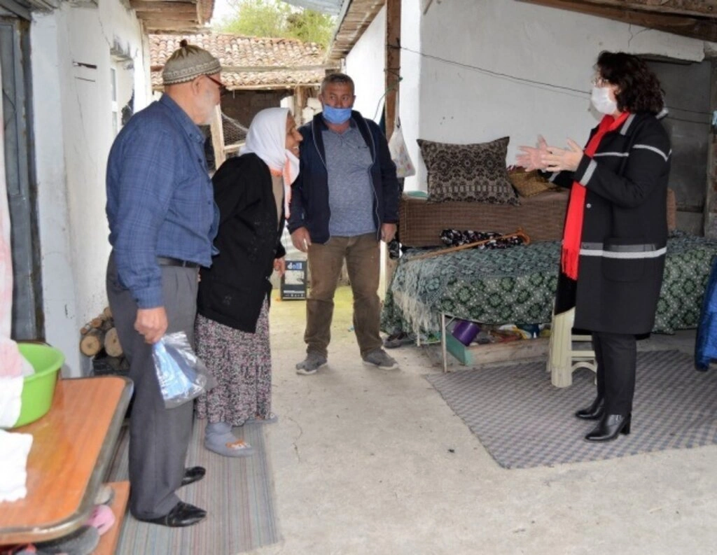 Başkan Özel, Yalnız Yaşayan Yaşlı Vatandaşları Ziyarete Devam Ediyor