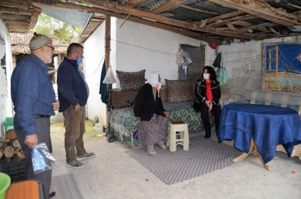 Başkan Özel, Yalnız Yaşayan Yaşlı Vatandaşları Ziyarete Devam Ediyor