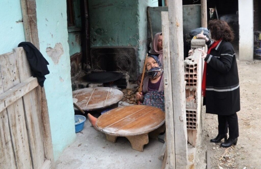 Başkan Özel, Yalnız Yaşayan Yaşlı Vatandaşları Ziyarete Devam Ediyor
