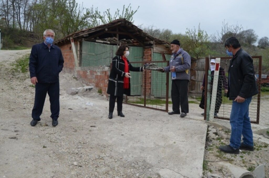 Başkan Özel, Yalnız Yaşayan Yaşlı Vatandaşları Ziyarete Devam Ediyor