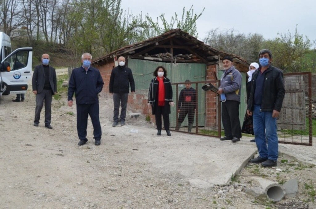 Başkan Özel, Yalnız Yaşayan Yaşlı Vatandaşları Ziyarete Devam Ediyor