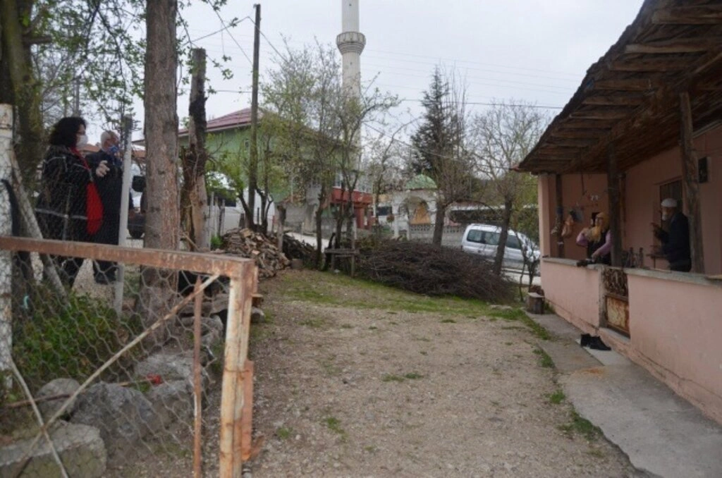 Başkan Özel, Yalnız Yaşayan Yaşlı Vatandaşları Ziyarete Devam Ediyor