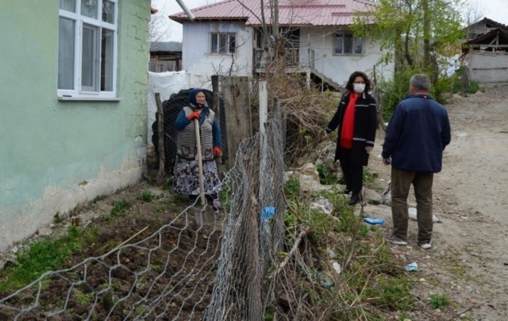 Başkan Özel, Yalnız Yaşayan Yaşlı Vatandaşları Ziyarete Devam Ediyor