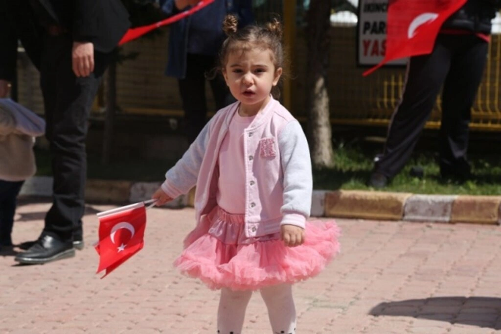 Atakum balkonlarında 23 Nisan coşkusu