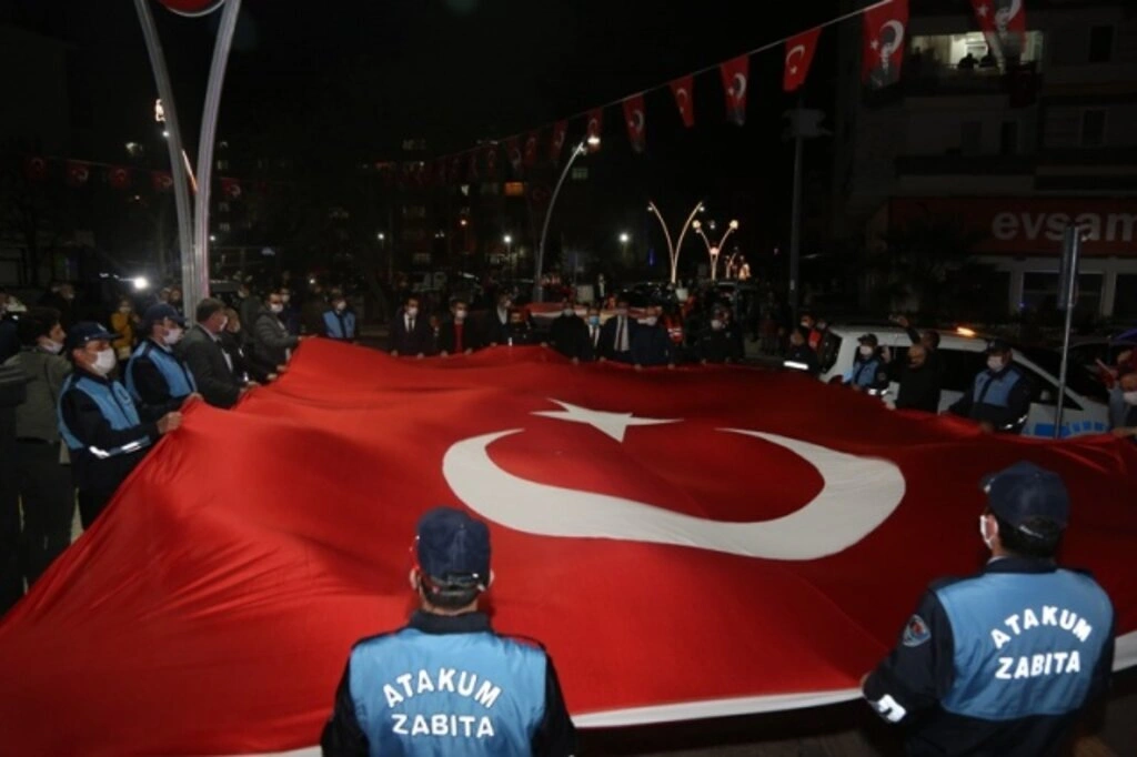 Atakum balkonlarında 23 Nisan coşkusu