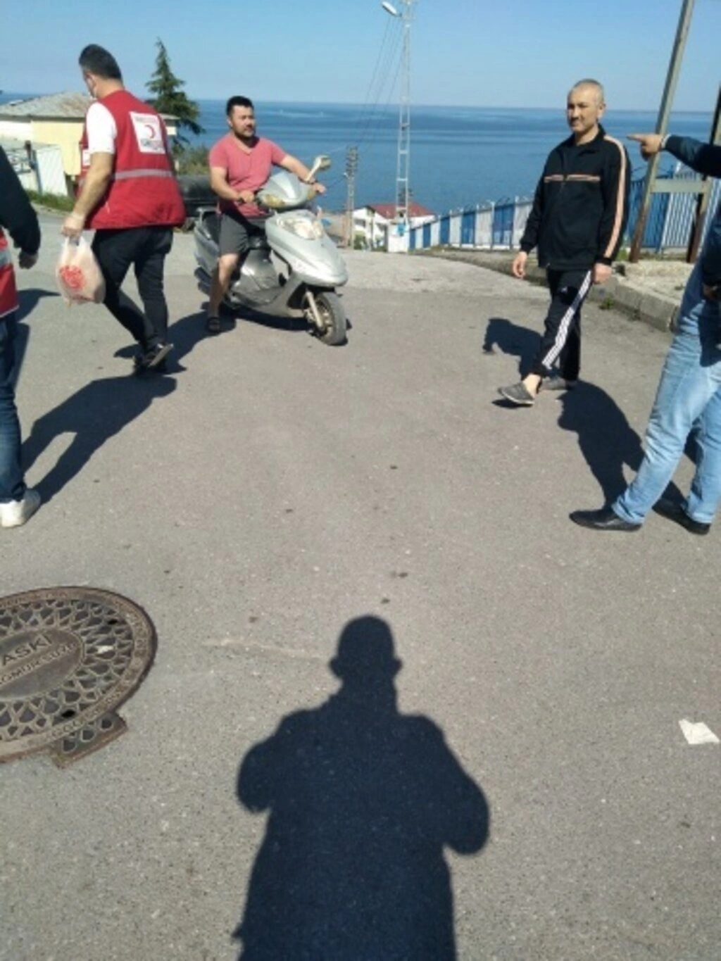 Türk Kızılayı Canik Şubesi ekmek dağıttı