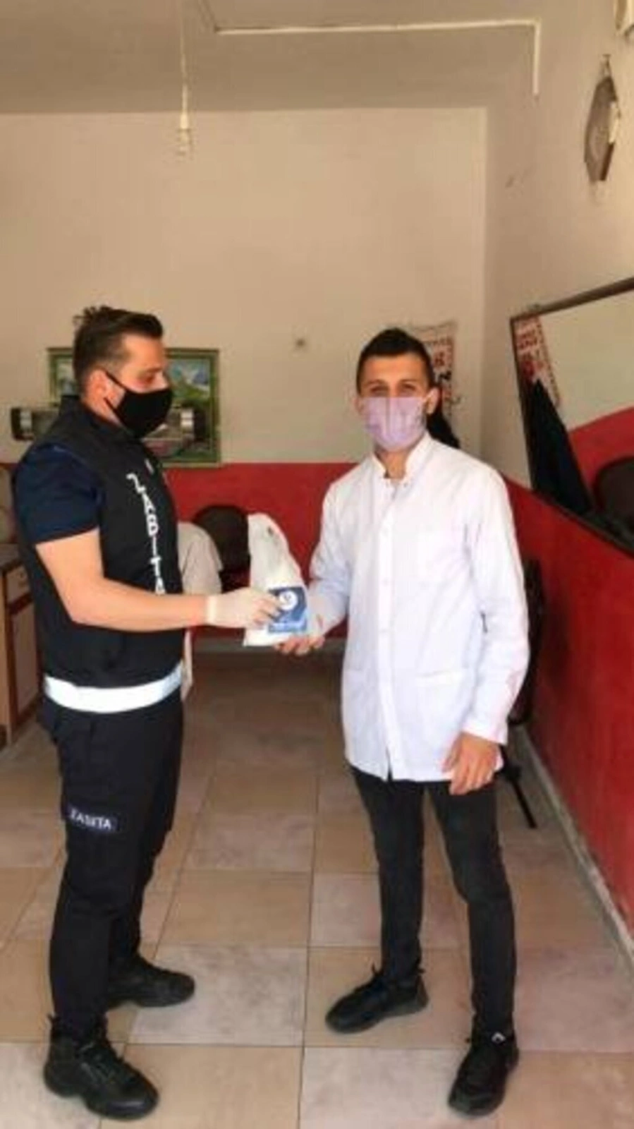 Berberlerde koronavirüs yoğunluğu, Tekkeköy Belediyesi maske dağıttı!