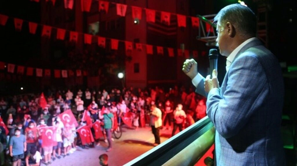 Atakum'da 30 Ağustos coşkusu, ilçe kırmızı-beyaza büründü