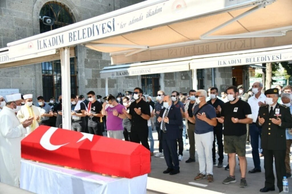 Samsunlu Er Cansın Burak Akıncı son yolcuğuna uğurlandı