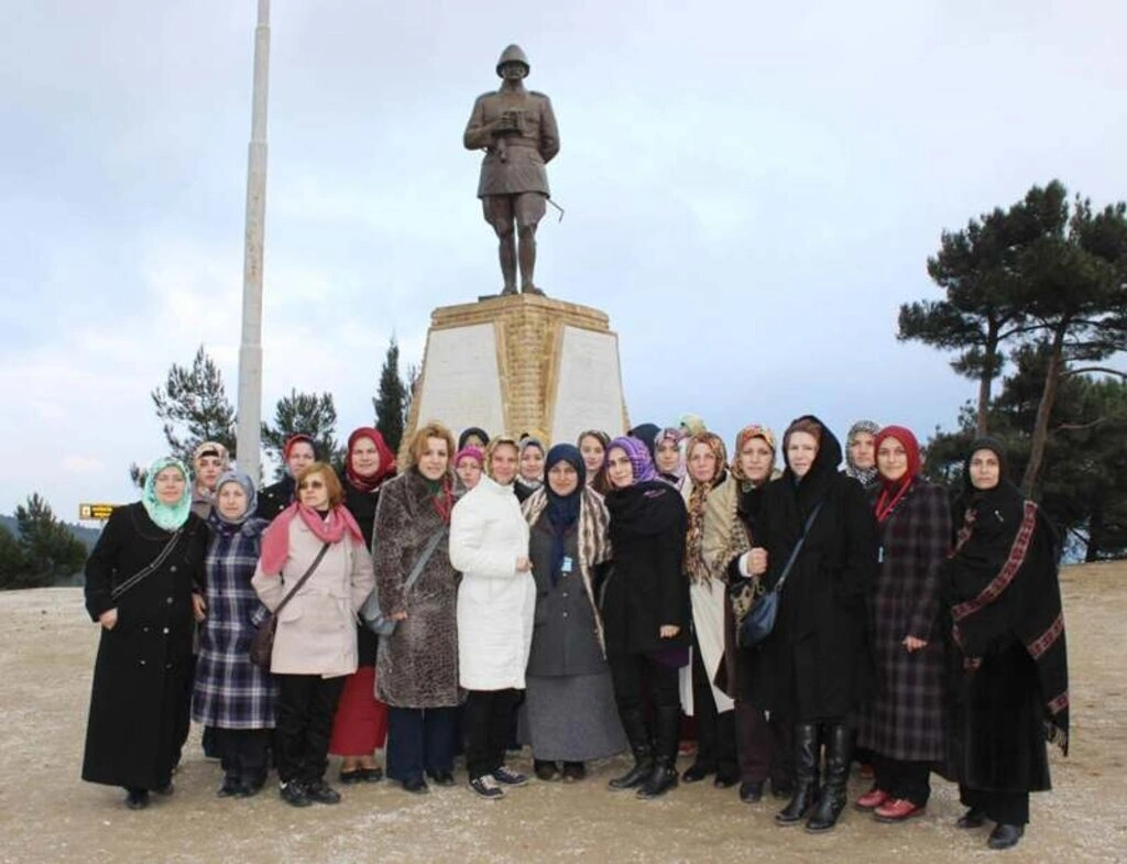 Tekkeköylü bayanlar Çanakkale'de