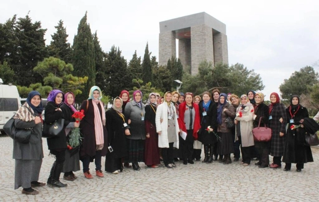 Tekkeköylü bayanlar Çanakkale'de