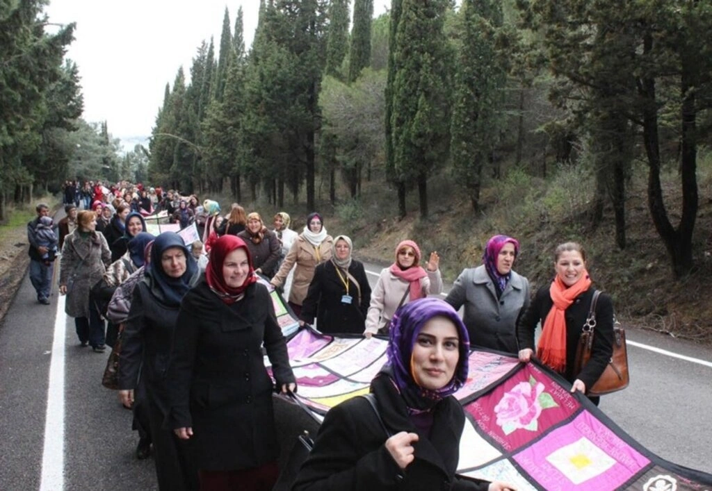 Tekkeköylü bayanlar Çanakkale'de