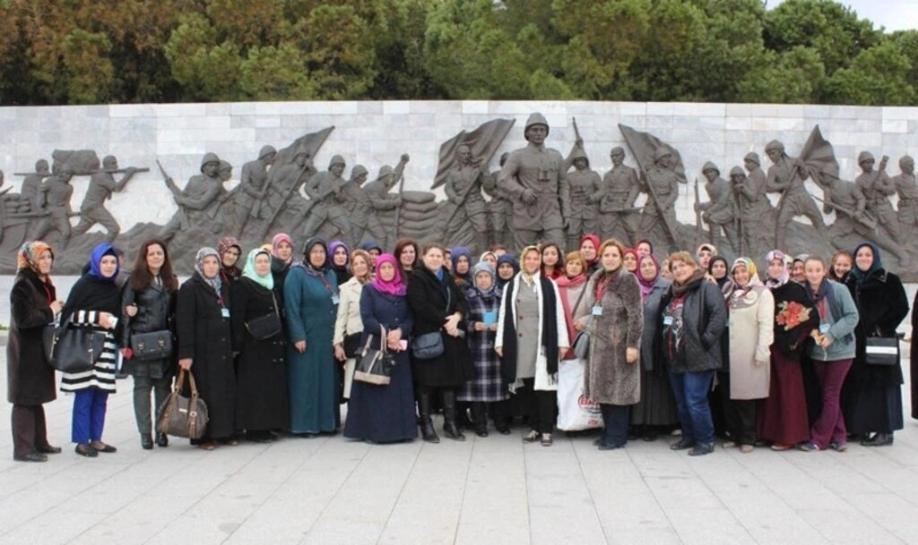 Tekkeköylü bayanlar Çanakkale'de