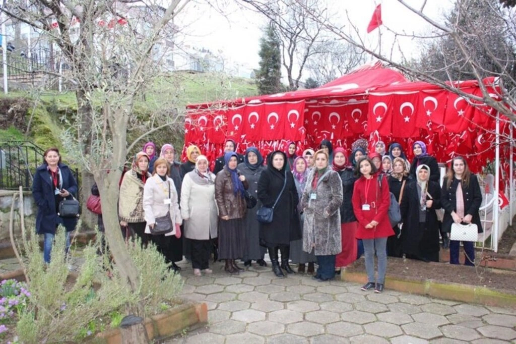 Tekkeköylü bayanlar Çanakkale'de