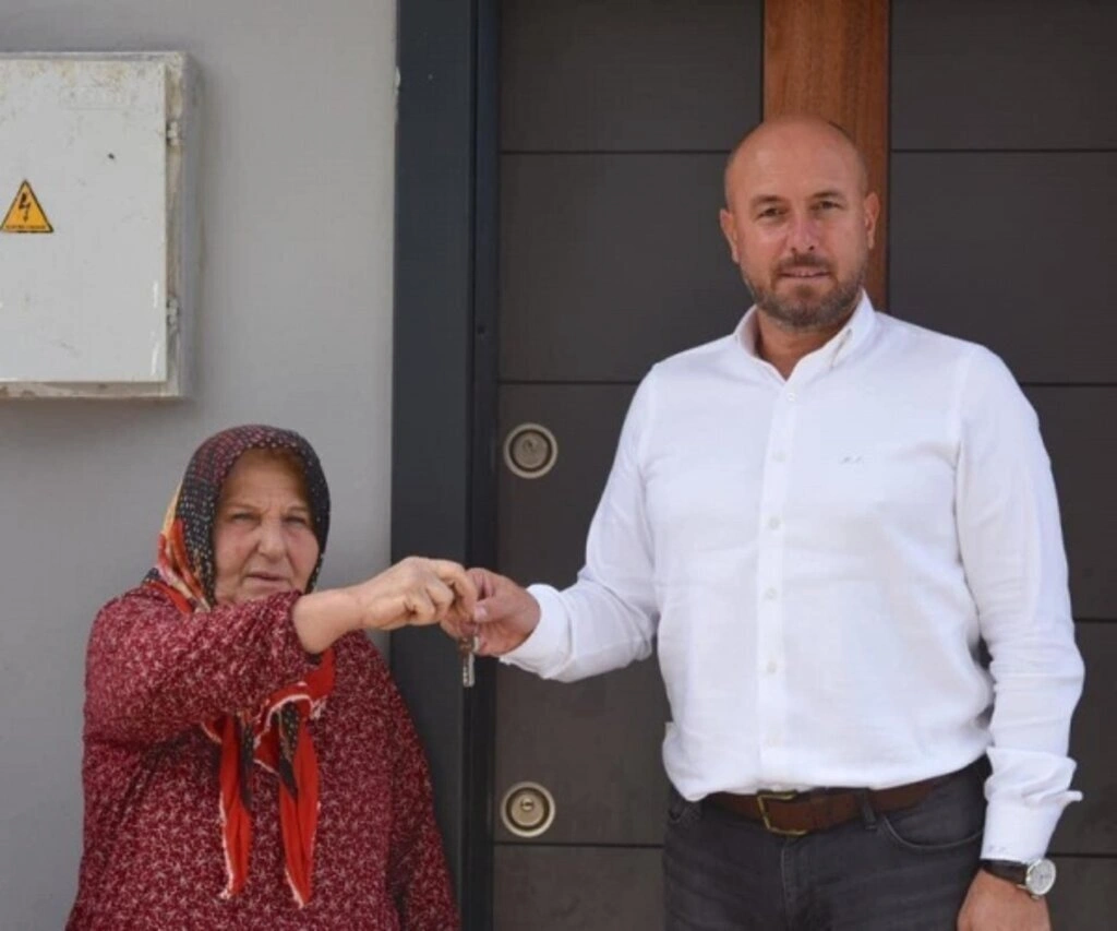 Tekkeköy Belediyesi yeni evlerine kavuşturdu