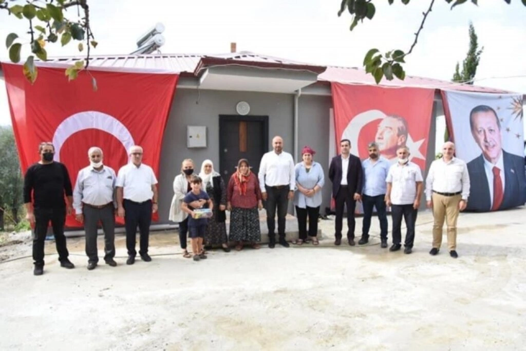 Tekkeköy Belediyesi yeni evlerine kavuşturdu