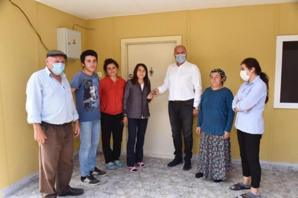 Tekkeköy Belediyesi yeni evlerine kavuşturdu