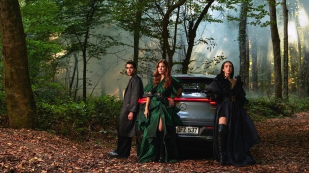Özlem Süer İlkbahar-Yaz 2021 Koleksiyonunu Fashion Week Istanbul’da Tanıttı