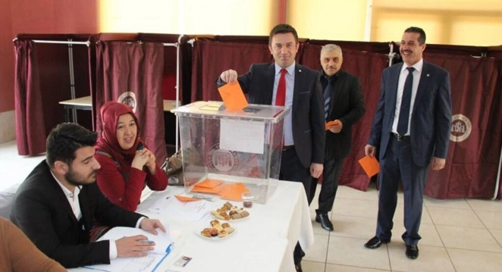 AK Parti'de temayül yoklaması yoğun bir katılım ile gerçekleşti