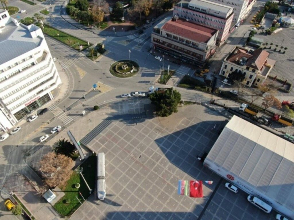 Samsun'da boş kalan sokak, meydan ve yol fotoğrafları - 27 Aralık Pazar