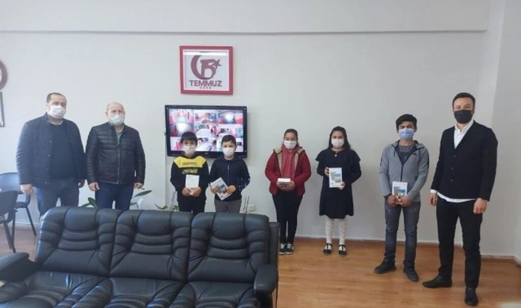 BALKAN TÜRKLERİ DERNEĞİ'NDEN EĞİTİME TAM DESTEK