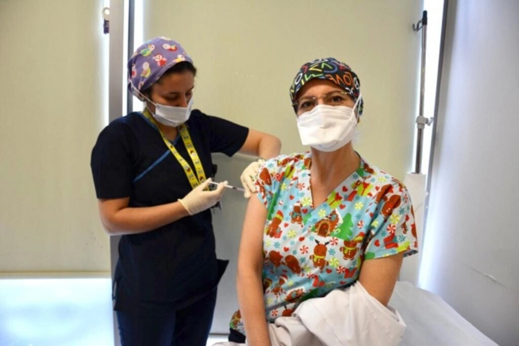 LIV HOSPITAL SAMSUN ÇALIŞANLARI AŞILANMAYA BAŞLADI