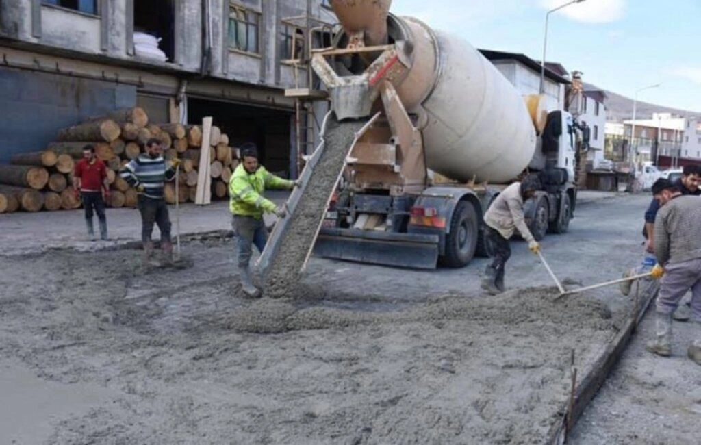 Tekkeköy Belediyesi'nden Örnek Sanayi Sitesi yollarına beton kaplama