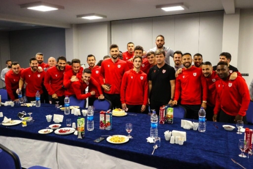 Özcan Delibaş'a doğumgünü sürprizi, Özcan Delibaş kimdir?