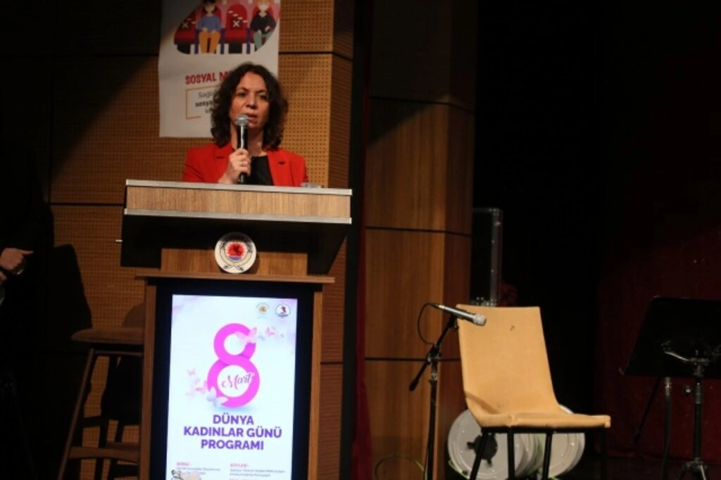 8 Mart Dünya Kadınlar Günü: Sanatın Işığında Kadın
