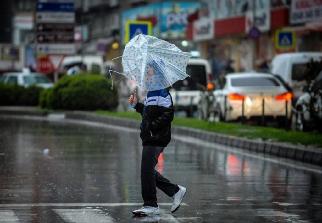 Samsun'da sağanak yağış ve fırtına