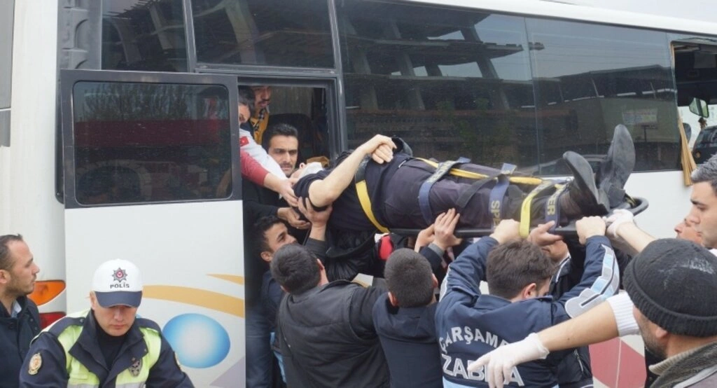 Samsun'da halk otobüsü ile midibüs çarpıştı: 24 yaralı