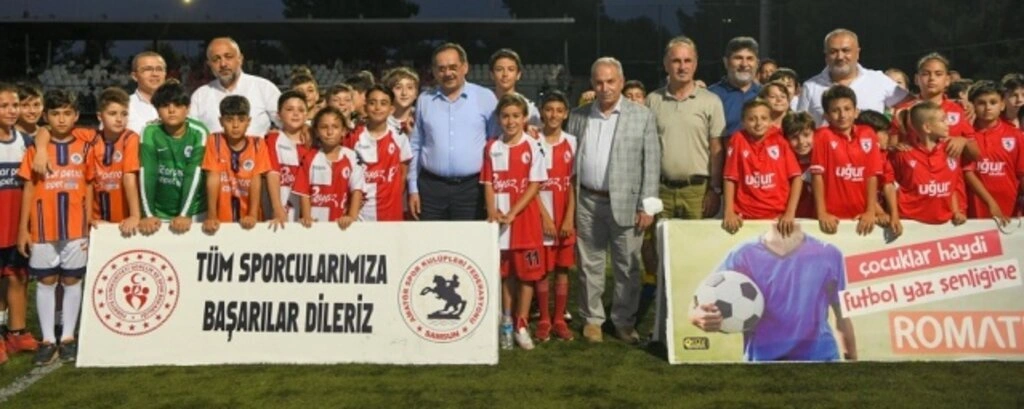 Küçük Dev Adamlar Futbol Turnuvası ödül töreni