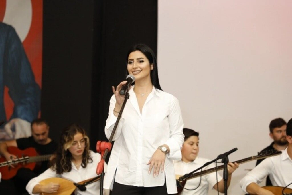 İlkadım Belediyesi saz kursiyerlerinden Bağlama Dinletisi ve Solistler Geçidi